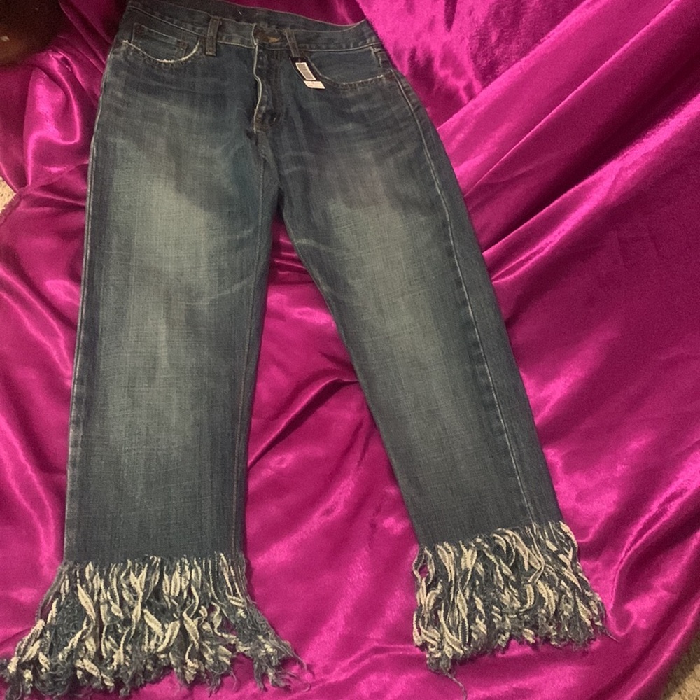 Ring denim jeans size 27. NWT. Retail 380$.Frilly bottoms. 3/4 length.